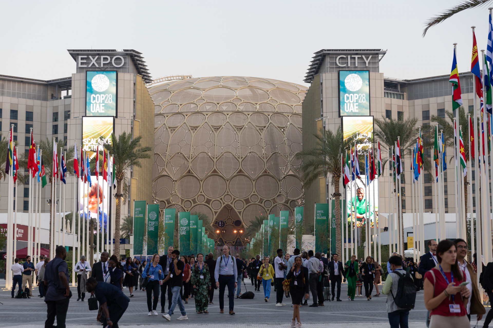 Delegates at COP28 walk through the venue's outdoor space