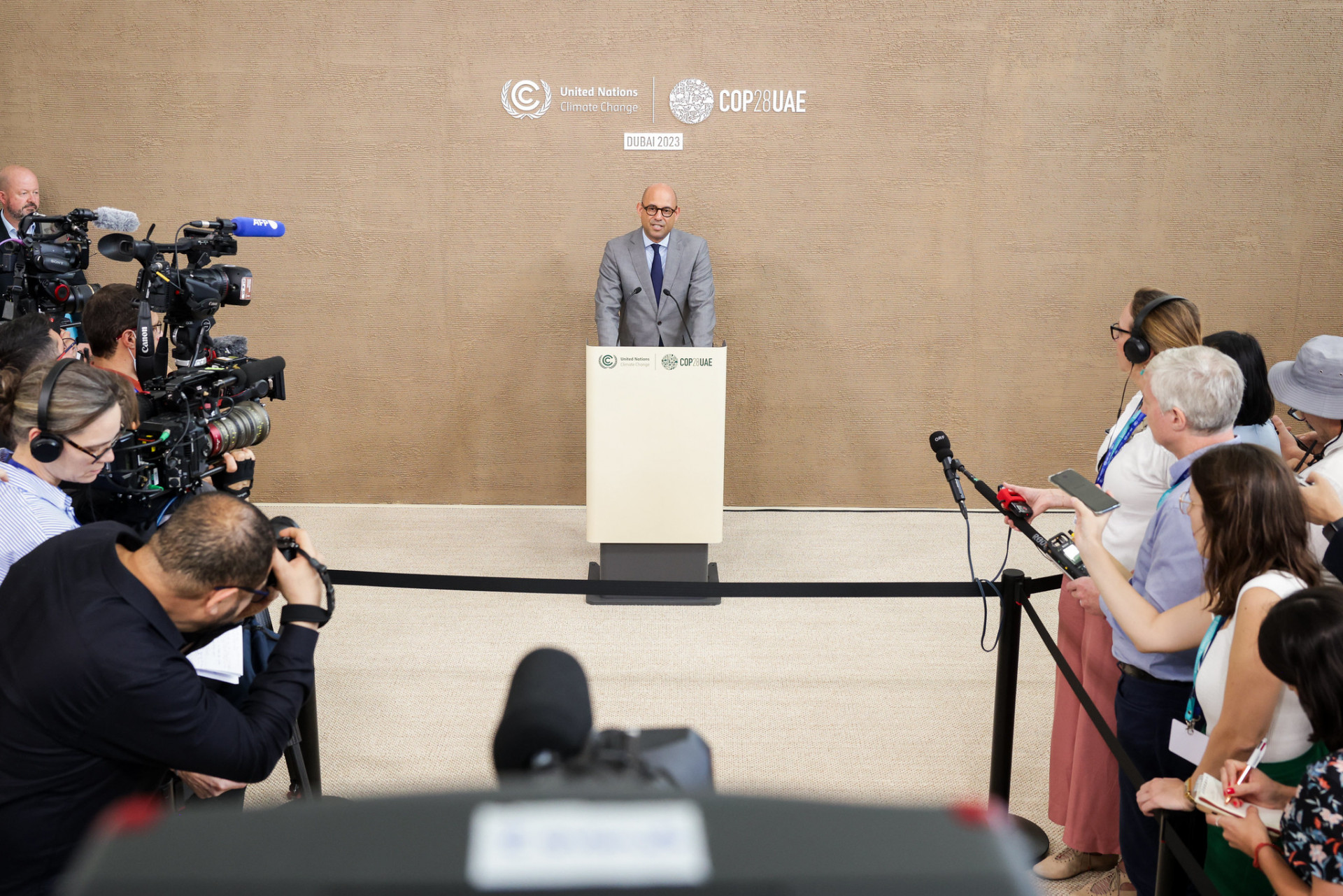 Simon Stiell addresses journalists at COP28