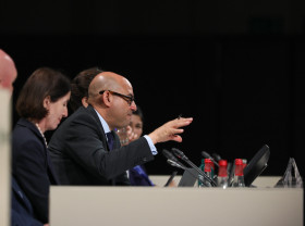 Simon Stiell speaks at COP28