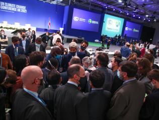 COP26 Delegates huddle